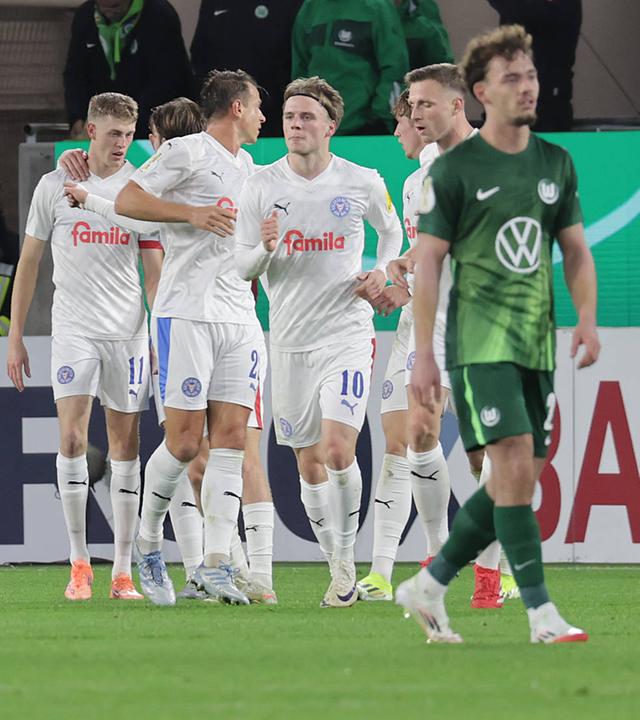 Kieler Spieler in Wolfsburg am 28.10.25