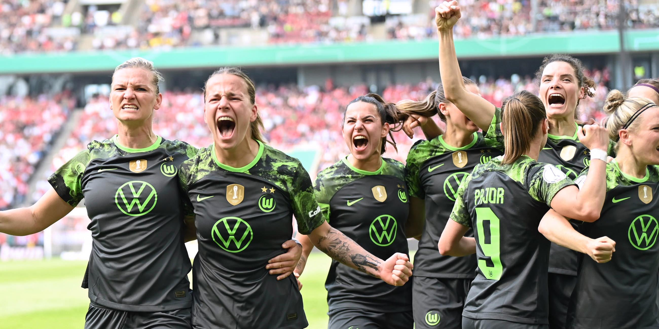 Jubelnde Wolfsburgerinnen nach der 0:2 Führung