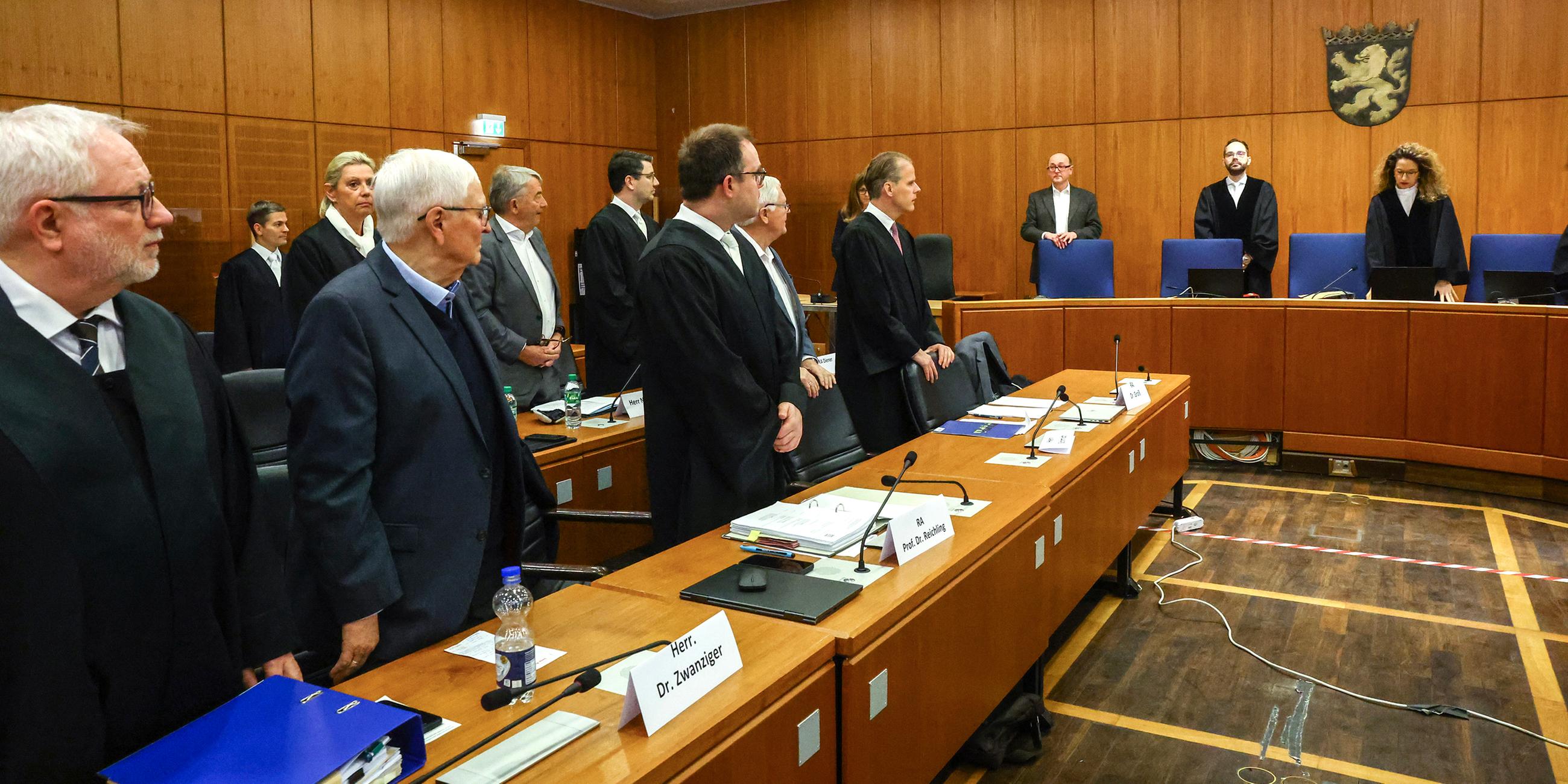 Erster Verhandlungstag im Gerichtssaal des Frankfurter Landgerichts