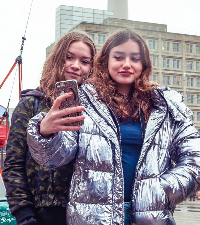 Pia und Emmily glitzern