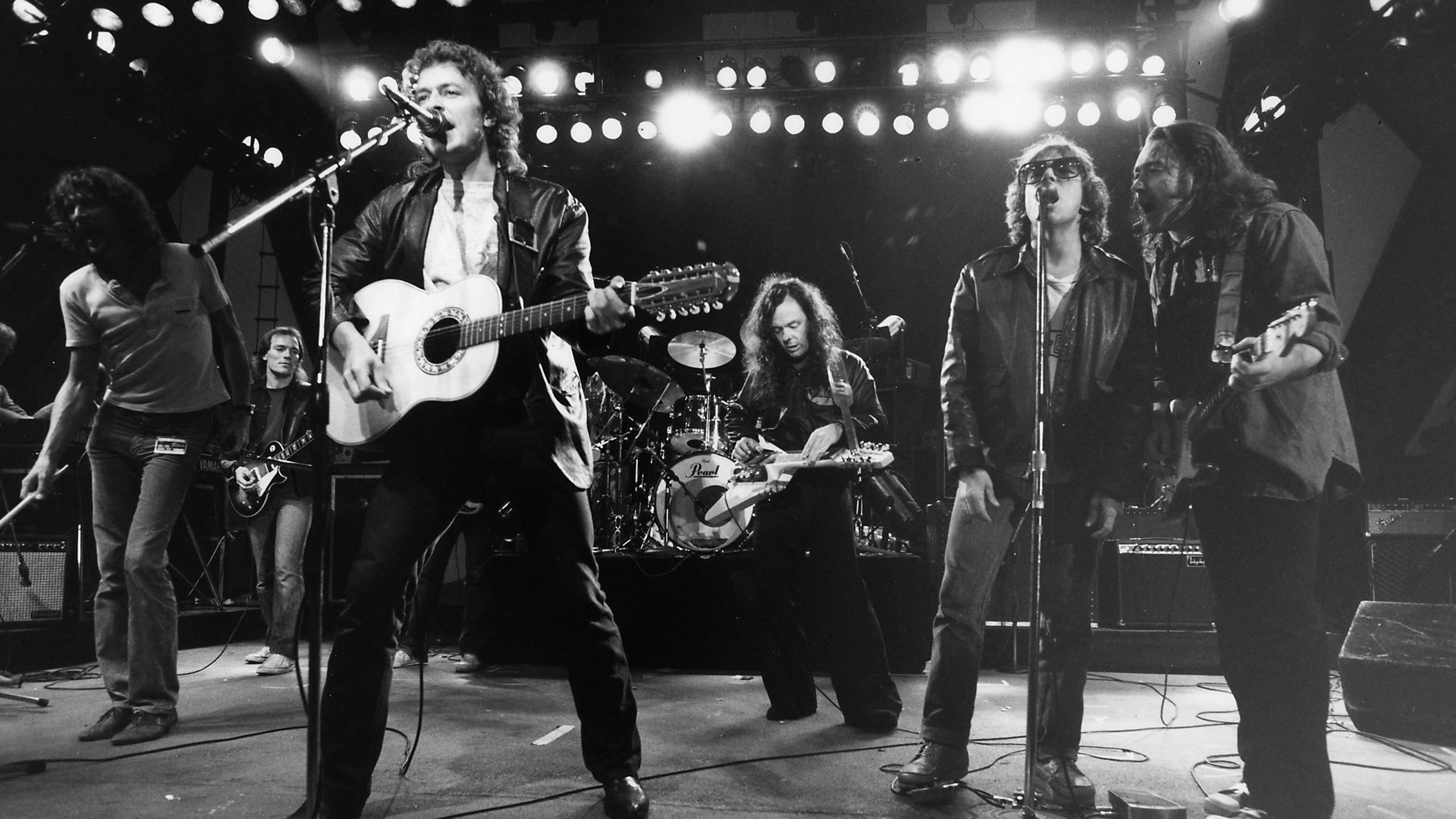 "Die 80er - das explosive Jahrzehnt: 1980-83: Kalter Krieg und heißer Rock": Wolfgang Niedecken und seine Band BAP auf der Bühne.