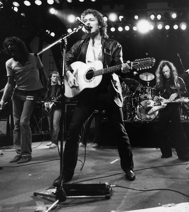 "Die 80er - das explosive Jahrzehnt: 1980-83: Kalter Krieg und heißer Rock": Wolfgang Niedecken und seine Band BAP auf der Bühne.