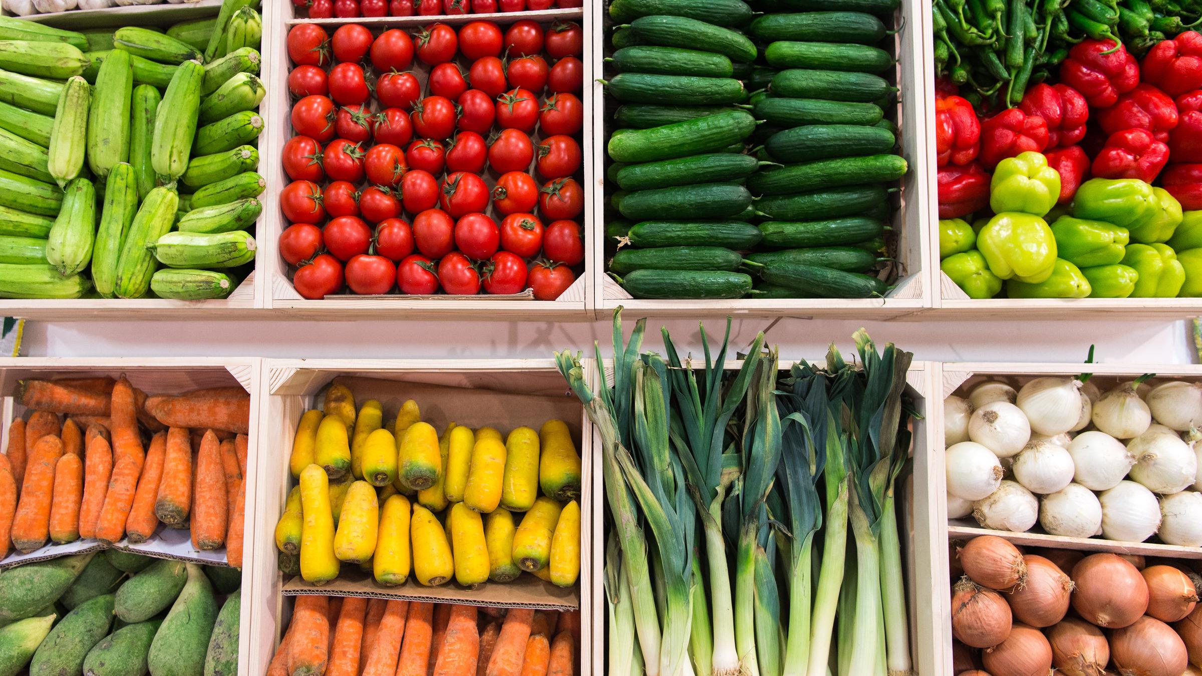 Производителей свежих овощей. Транспортировка овощей и фруктов. Плодоовощная продукция. Свежие овощи и фрукты. Склад овощей.