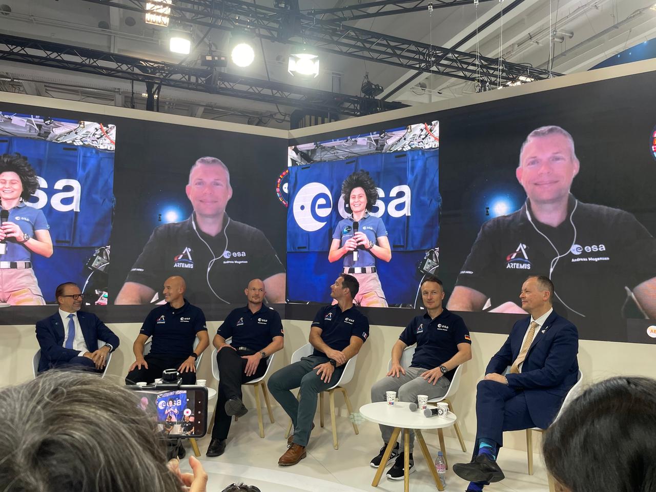 Die europäischen Astronauten - Konkurrenten um die wenigen begehrten Plätze zum Mond.