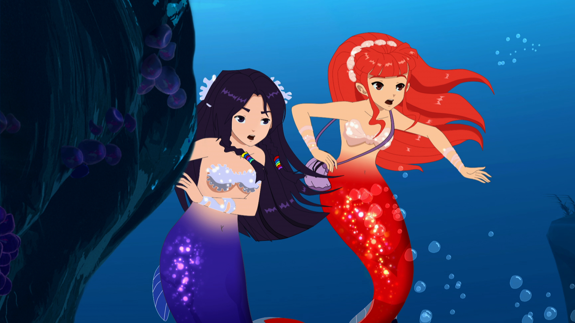 Cleo und Rikki suchen Schutz an einem Felsen und blicken auf etwas unbekanntes.