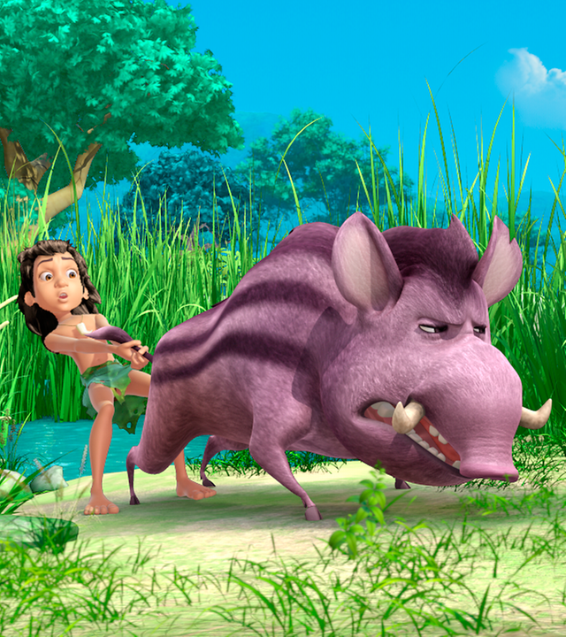 Mogli hält den wütend dreinblickenden Wildschweinkeiler Rana am Schwanz zurück.