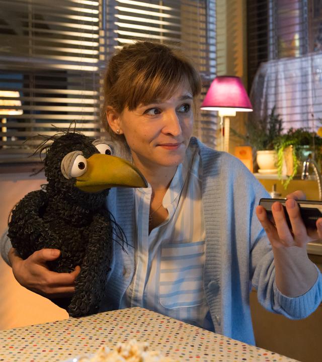 Siebenstein hat Rudi auf dem Arm.