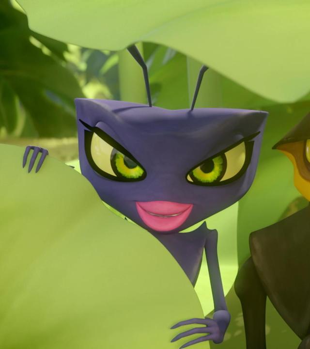 Wendy Wespe (links) und Horatio (Hornisse) lauern zwischen Blättern.