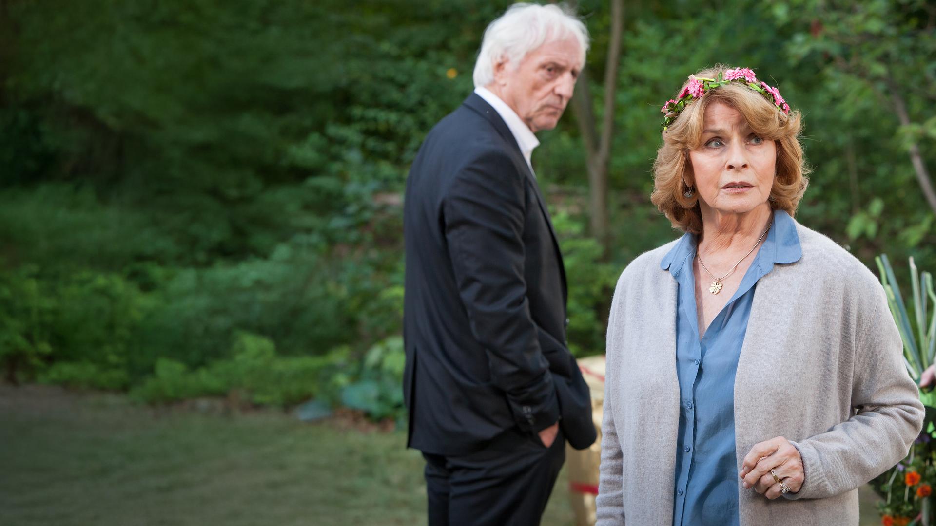 Peter (Günther Maria Halmer, l.) bezichtigt Betty (Senta Berger), mit Leo (Michael Wittenborn, r.) fremdzugehen.
