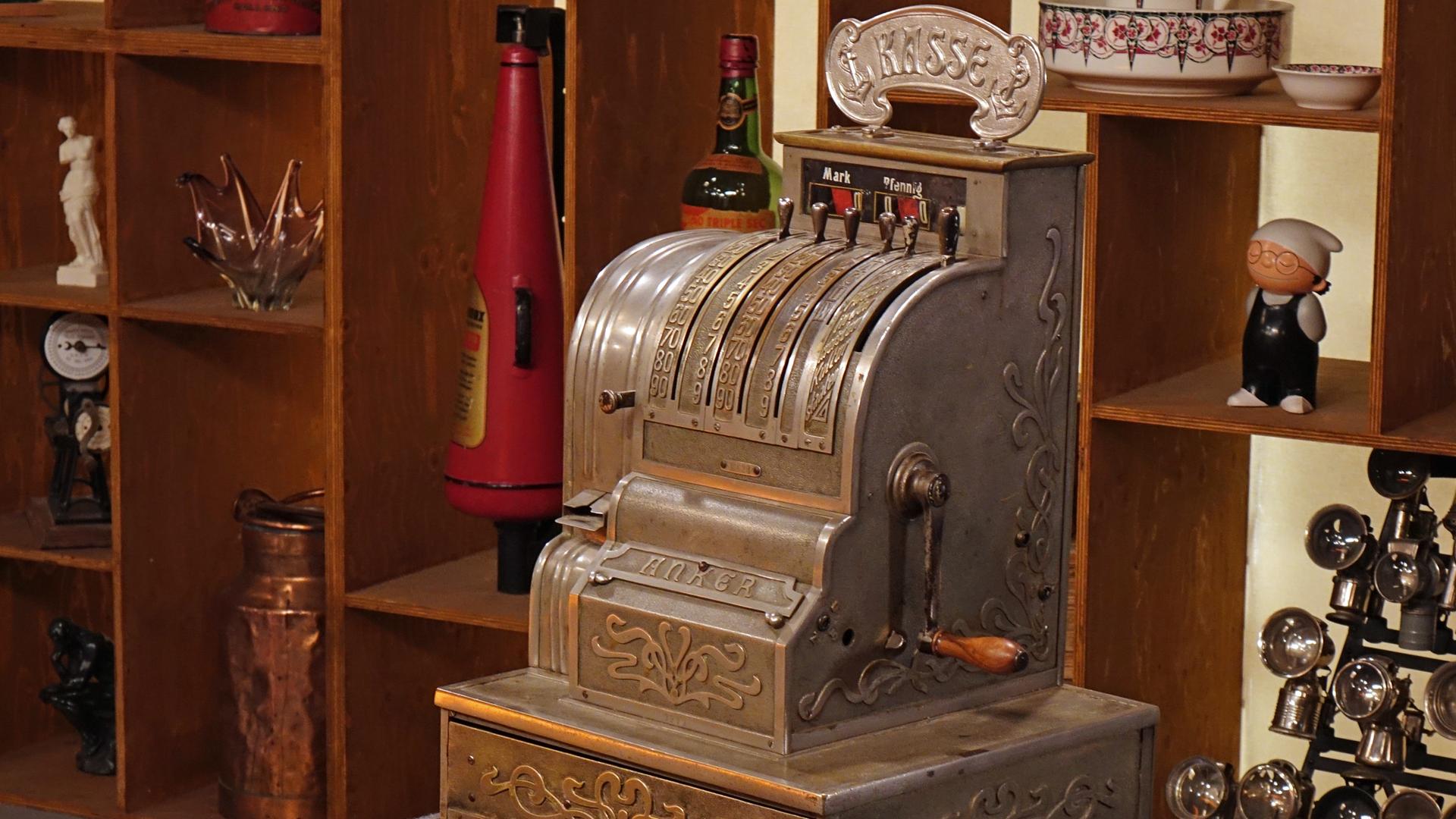 Große Anker-Kasse aus Messing aus den Jahren 1900-1914.