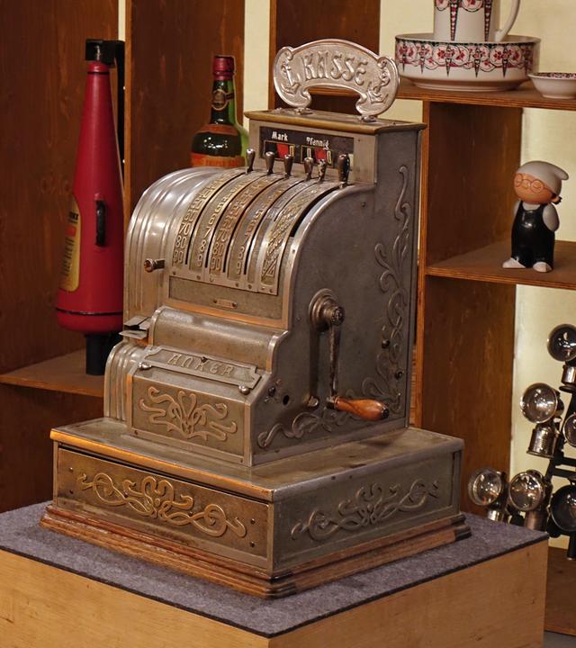 Große Anker-Kasse aus Messing aus den Jahren 1900-1914.