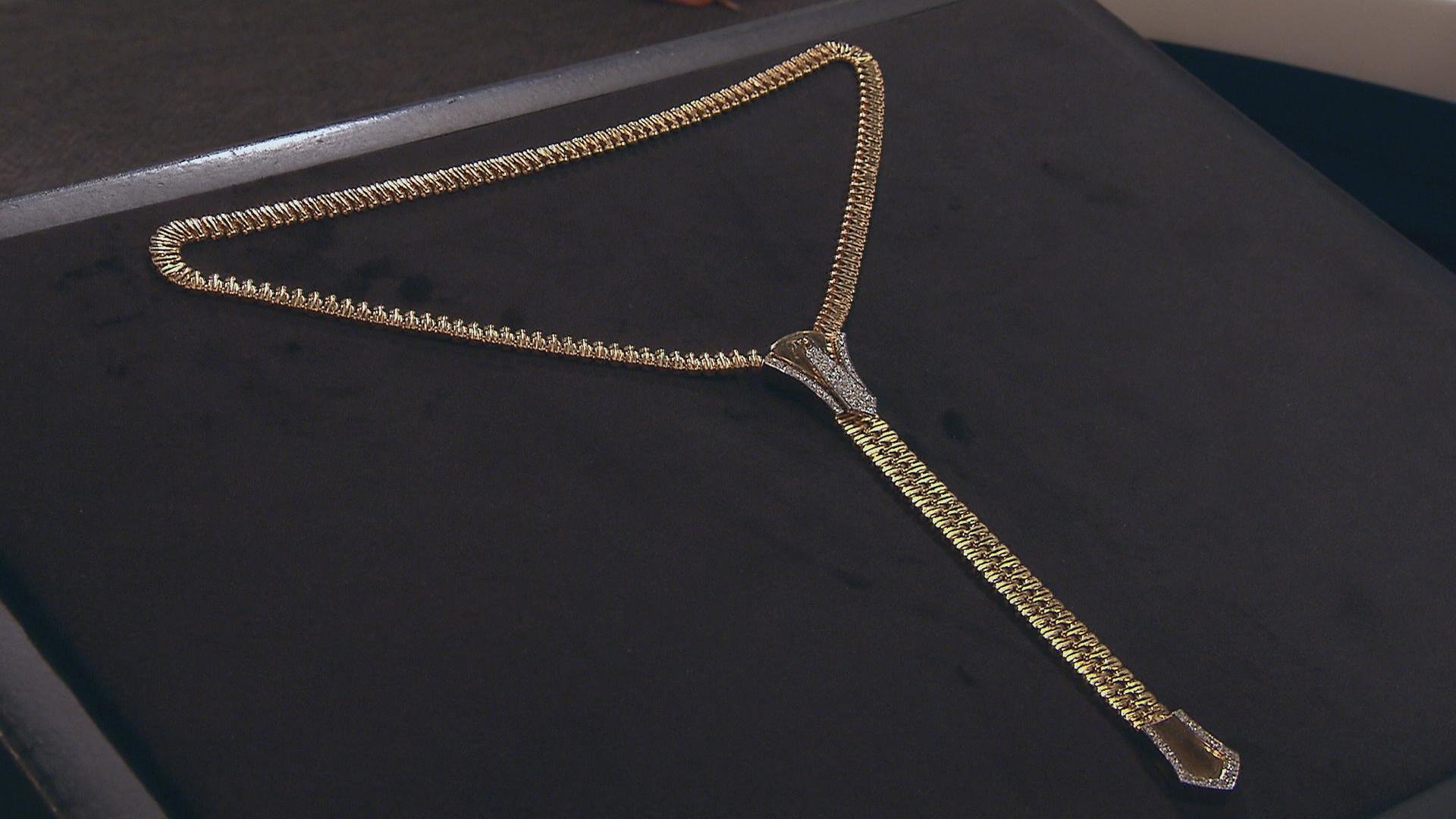 Massives Collier aus Gold in Reißverschlussform.