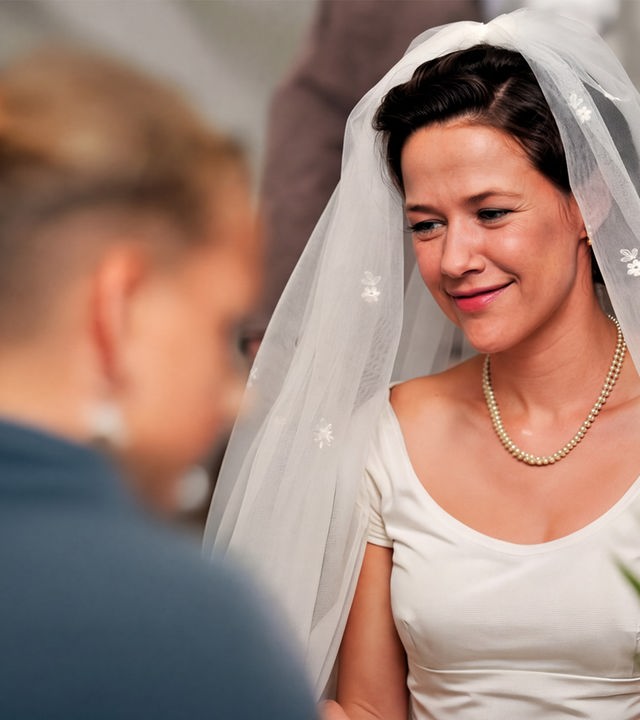 "Die Rebellin (2/3)": Die frisch vermählte Lena (Alexandra Neldel) ist glücklich.