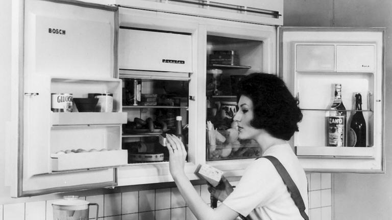 Die Rolle der Frau in Ost und West