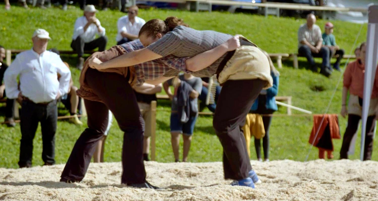 Zwei Frauen im Kampf