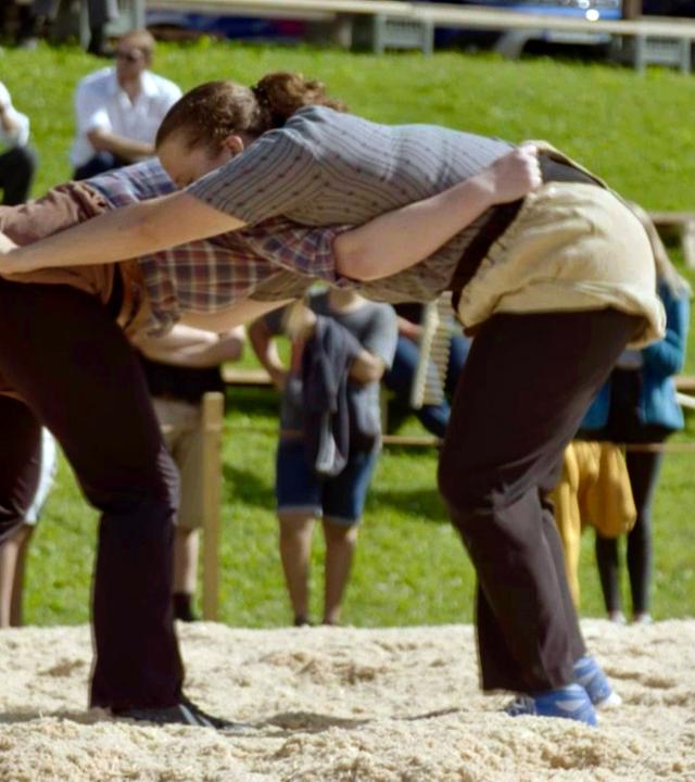 Zwei Frauen im Kampf