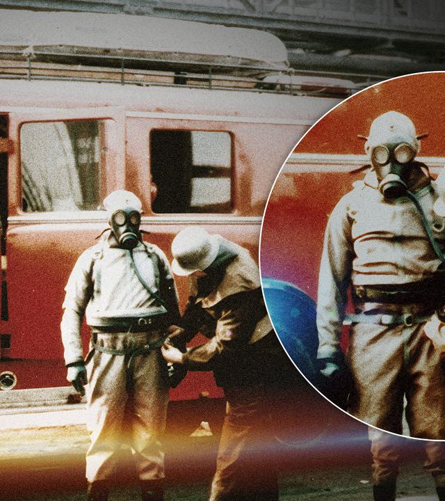 Feuerwehrmännern mit Gasmaske vor einem Fahrzeug der BUNA.