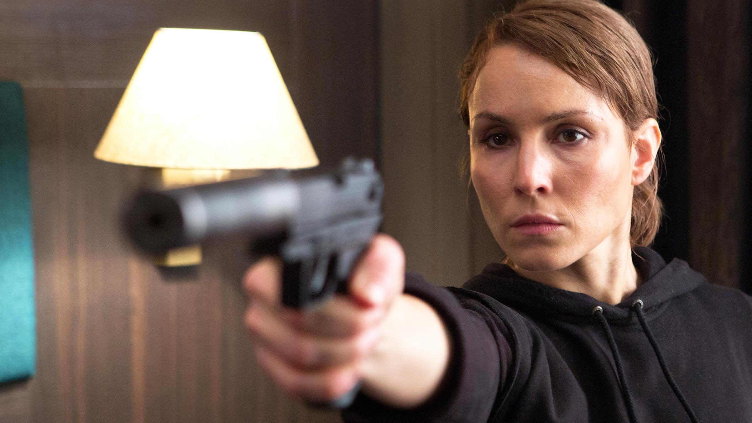 Трейлер агент 9. Секретный агент unlocked 2017. Тони коллетт секретный агент. Трейлер агент 9. Нуми рапас секретный агент.