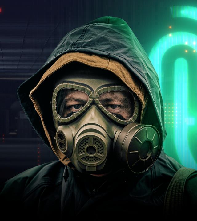 Eine Person mit Kapuze und Gasmaske im Portrait vor dunkelm Hintergrund. Rechts das "Die Spur"-Logo.