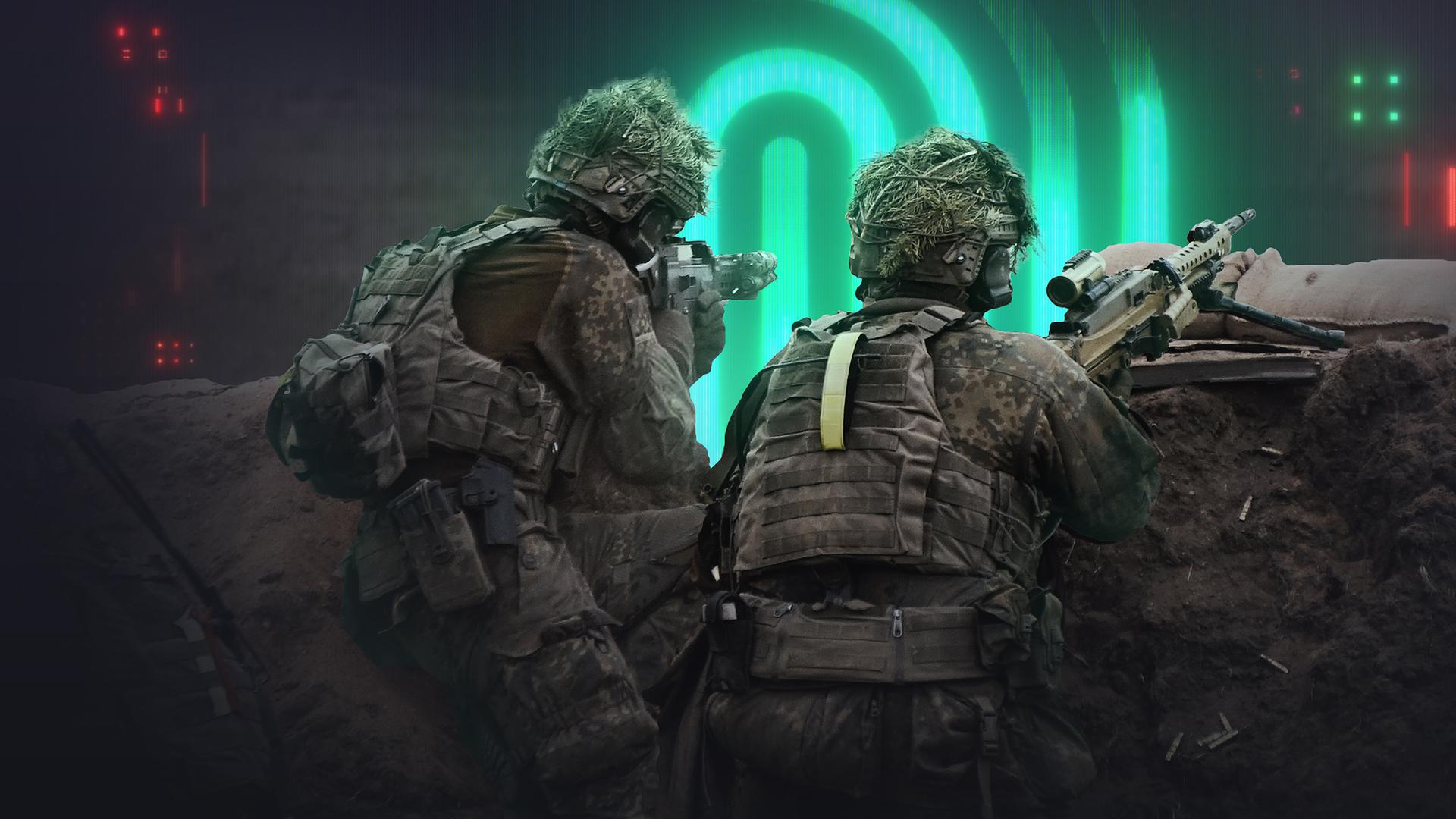 Zwei Bundeswehr-Soldaten knien vor einem Panzer und zielen mit ihrem Gewehr. Im Hintergrund Spur-Logo