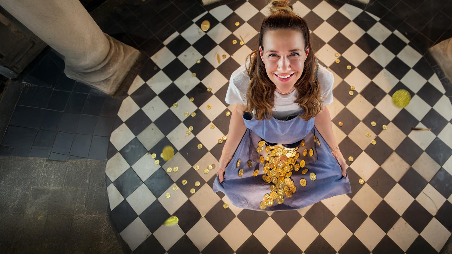 "Die Sterntaler des Glücks": Katja (Alexandra Neldel) hat ihre Schürze ausgebreitet und Goldtaler regnen in diese hinein.