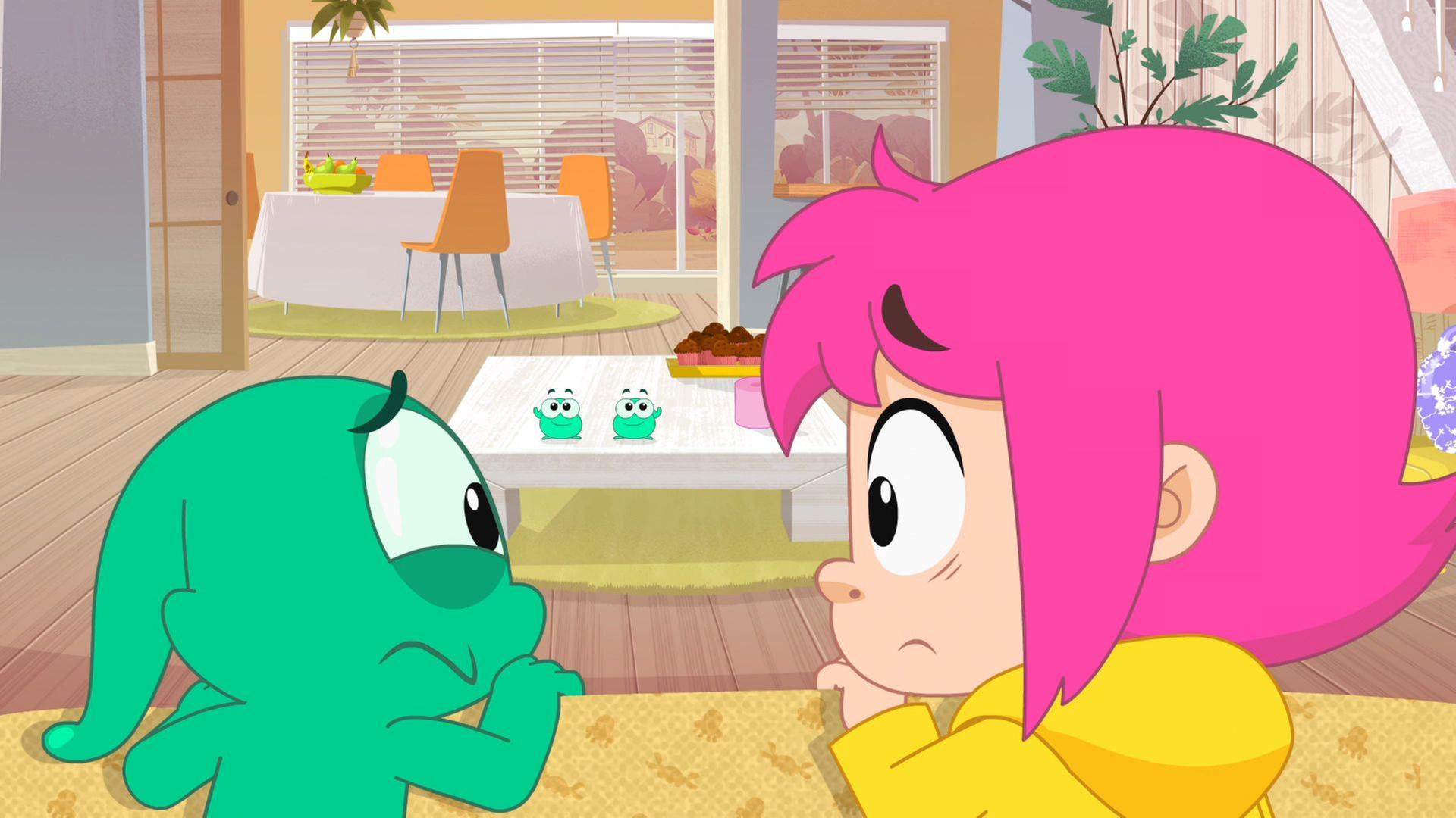 Ernest und Rebecca wundern sich sehr über die zwei kleinen Mikroben, die plötzlich in ihrem Wohnzimmer stehen.