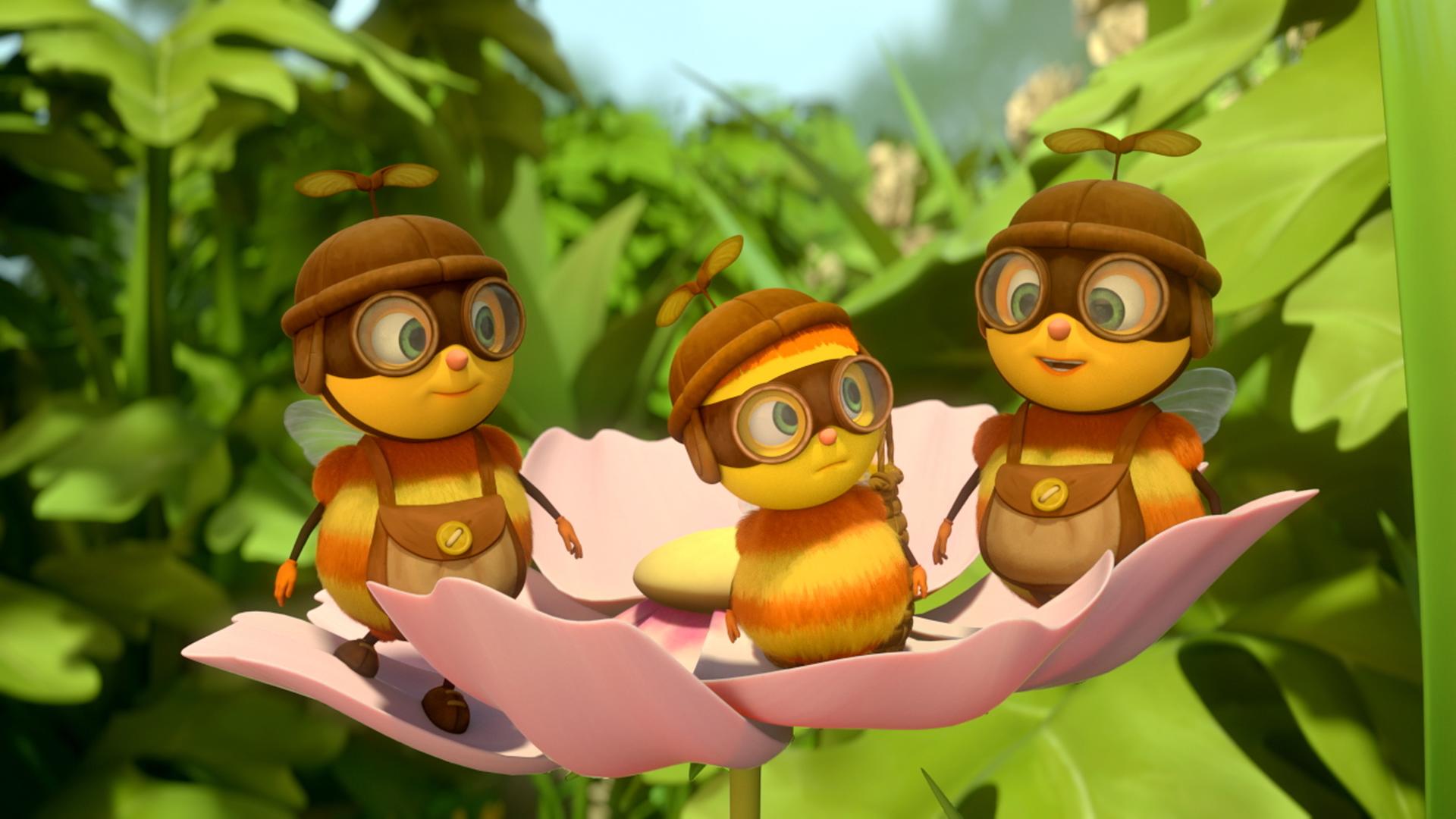 Biene Begonia (Mitte) steht mit zwei anderen Sammelbienen auf einer Blüte. Sie tragen Fliegerbrillen.