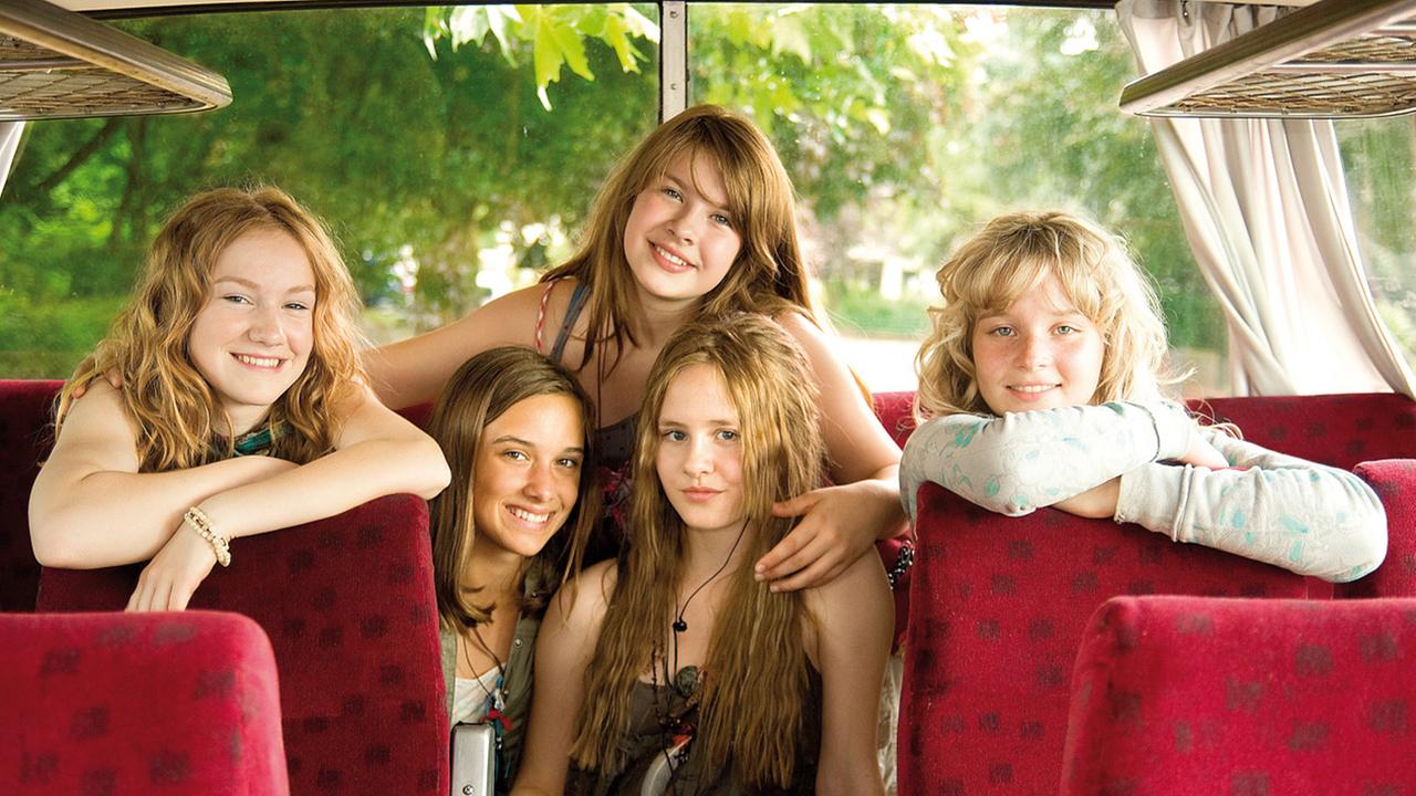 Die "Wilden Hühner" sind wieder da: (v.l.n.r.: ) Oberhuhn Sprotte (Michelle von Treuberg), Wilma (Jette Hering), Trude (Zsa Zsa Inci Bürkle), Frieda (Lucie Hollmann) und Melanie (Sonja Gerhardt)