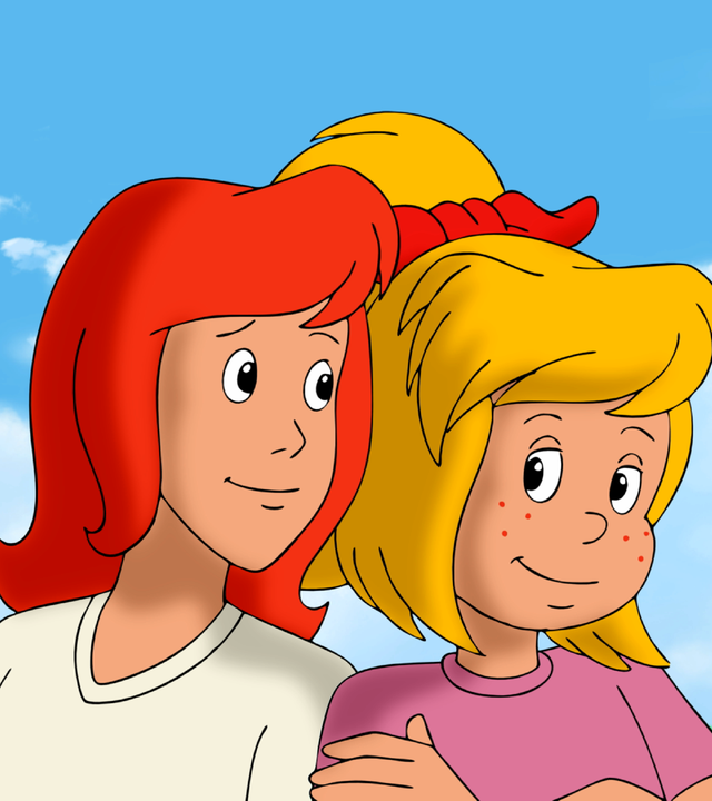 Tina und Bibi stehen Schulter an Schulter und lächeln sich an.