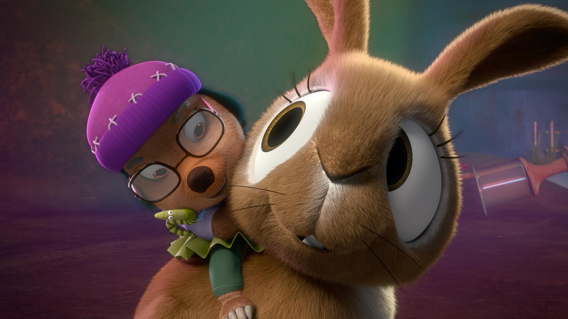 Dotty sitzt auf dem Rücken eines großen, braunen Hasen und hält sich an seinem Hals fest. Der Hase dreht sich mit freundlichem Gesichtsausdruck zu ihr um. 