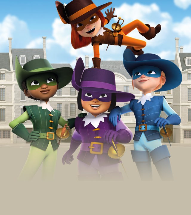 Aramis, Porthos und Athos stehen mit Maske, Degen und in ihren Uniformen nebeneinander, d'Artagnan stützt sich mit einem Arm auf Porthos und hält sich waagrecht in der Luft. Im Hintergrund sind Häuser mit einem blauen Himmel.