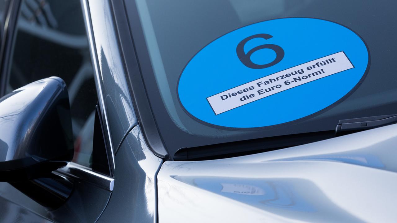 effektivere-kontrolle-mit-blauer-plakette-zdfmediathek