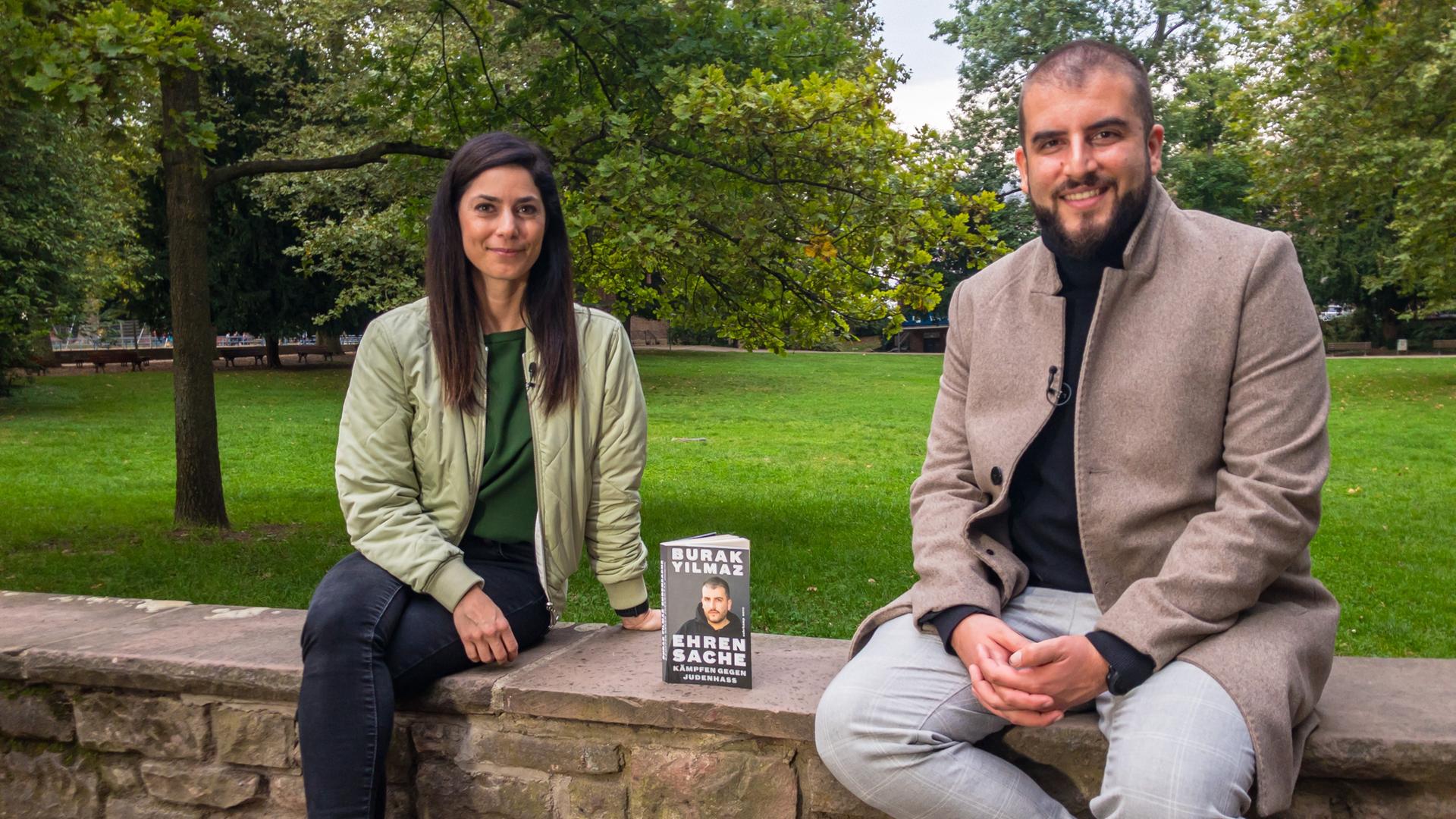 Autor Burak Yilmaz und "Forum"-Moderatorin Dilek Üsük
