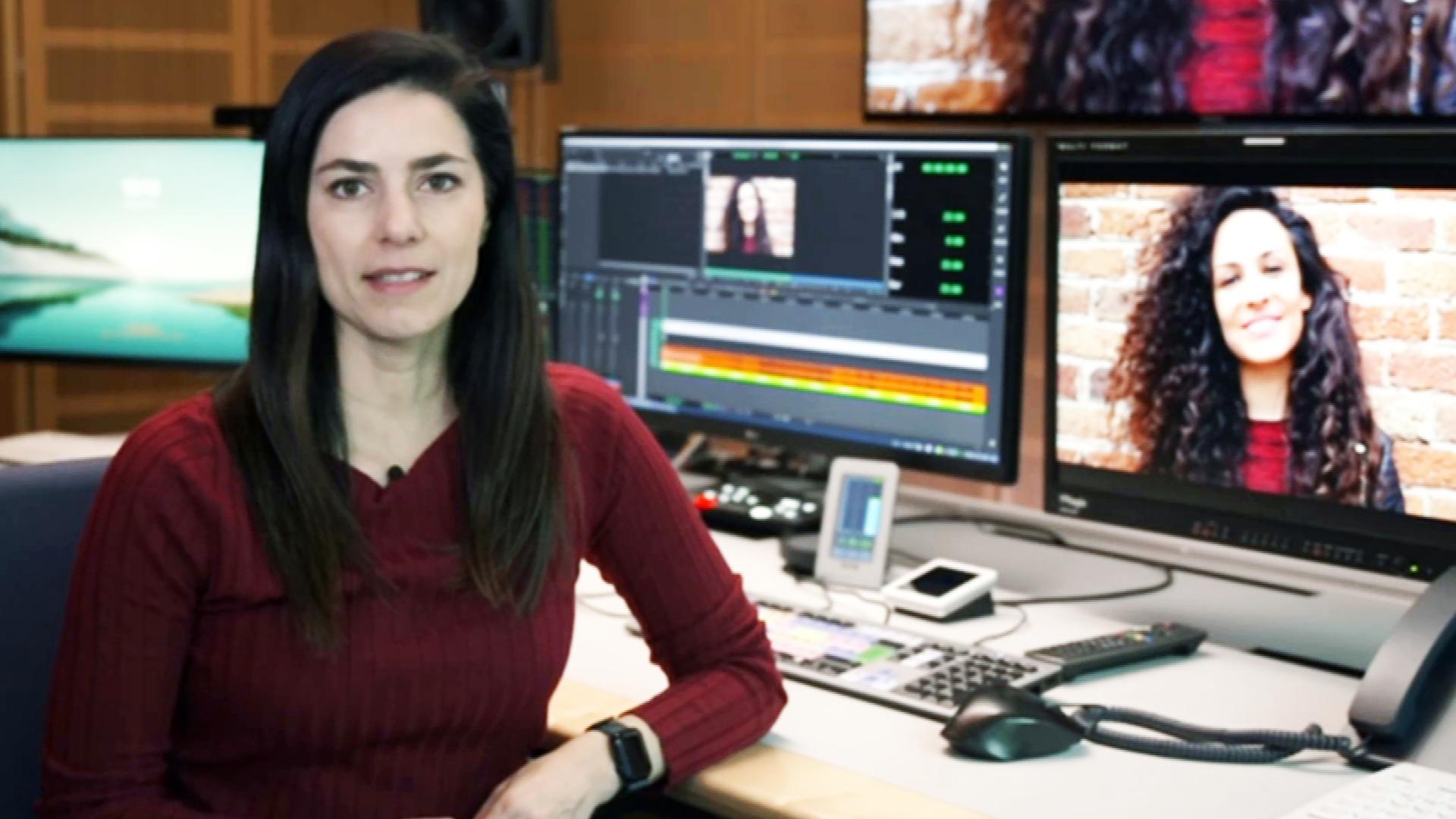 "Forum"-Moderatorin Dilek Üsük im Schneideraum