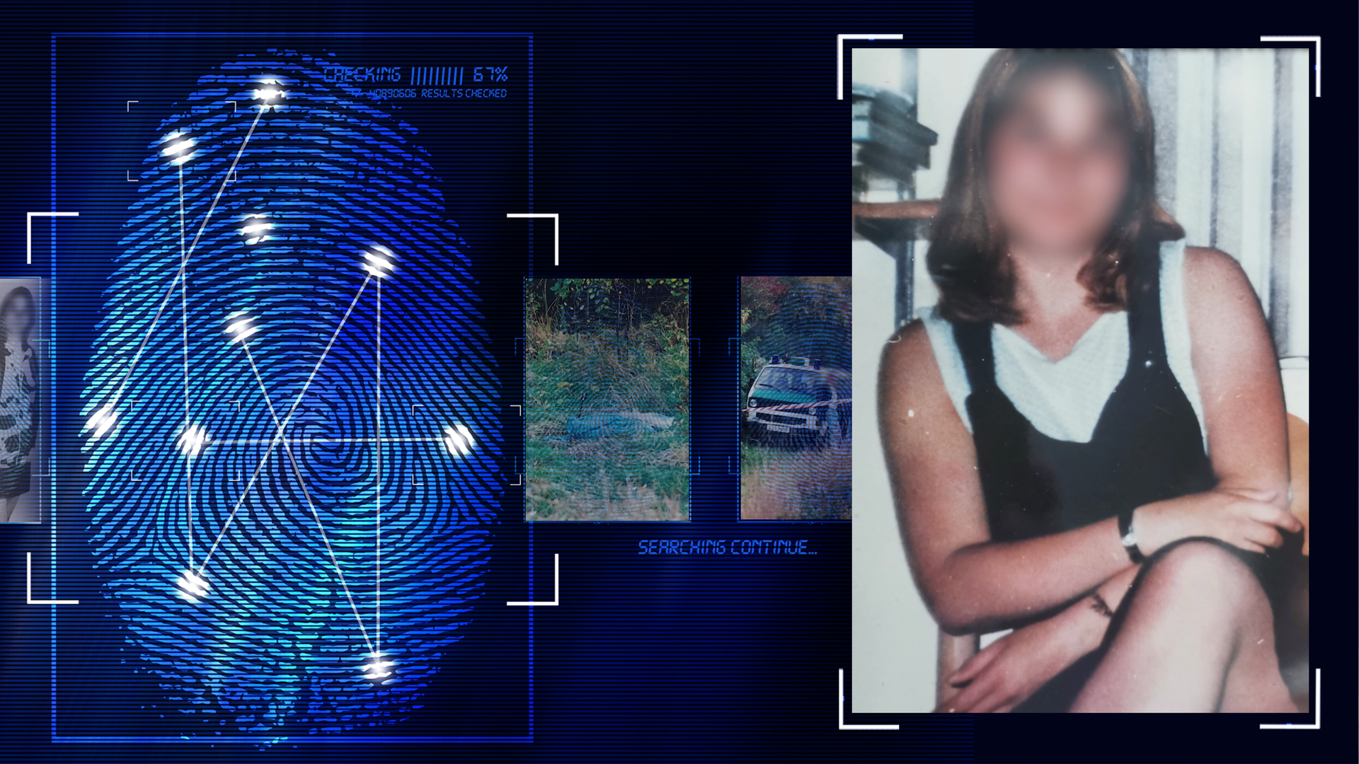 Foto eines Mädchens mit langen braunen Haaren. Sie sitzt auf einem Stuhl und hat die Beine übereinandergeschlagen. Sie trägt ein weißes ärmelloses T-Shirt und eine schwarze Latzhose. Das Gesicht im Bild wurde technisch verfremdet. Im Hintergrund an der Wand: Ein Bücherregal. Links daneben: Lichtschematische Darstellung eines Fingerabdrucks.