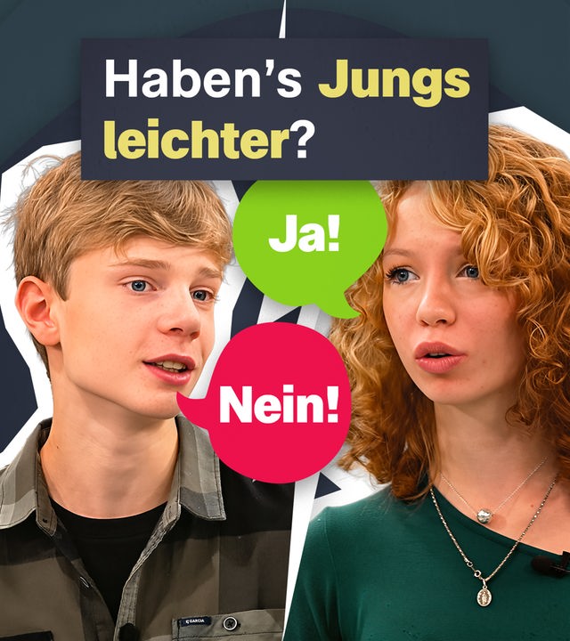 Zwei Jugendliche, die darüber diskutieren, ob Jungs es besser haben.