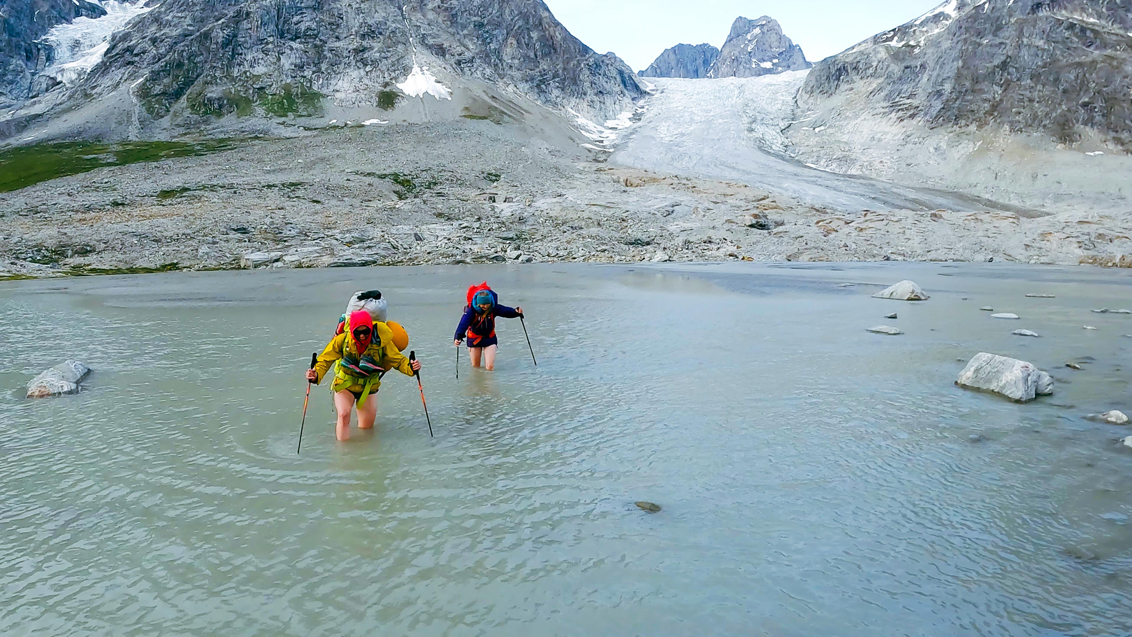 Mitglieder des DAV-Frauenkaders beim Zustieg zum Basecamp in Grönland