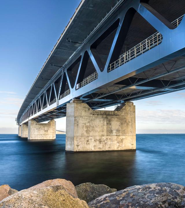 Öresundbrücke in Dänemark von unten