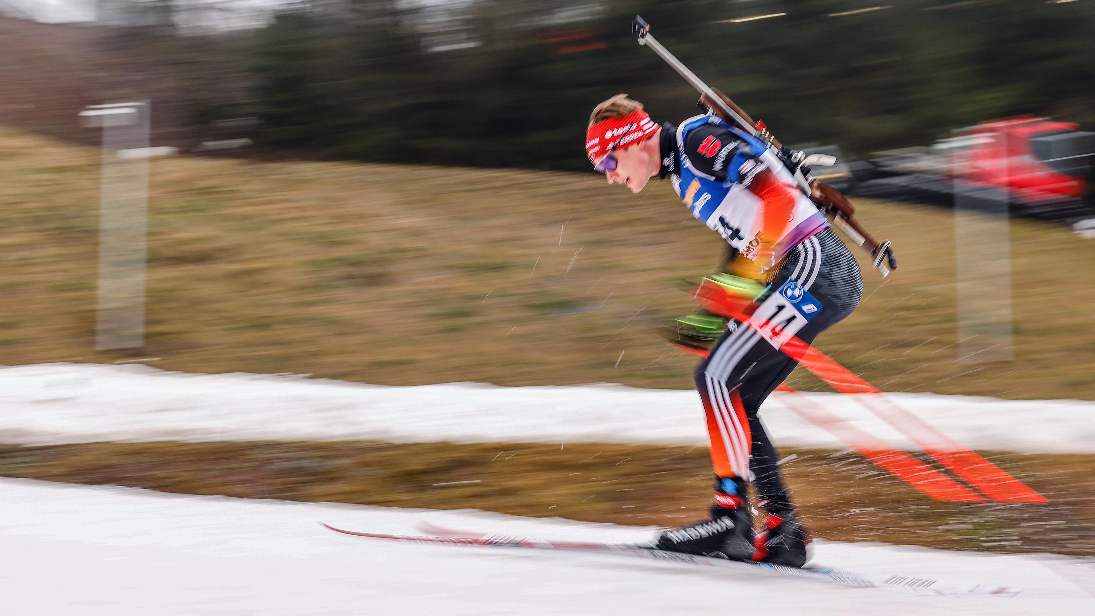 Benedikt Doll beim Biathlon-Weltcup in Oberhof in Fahrt