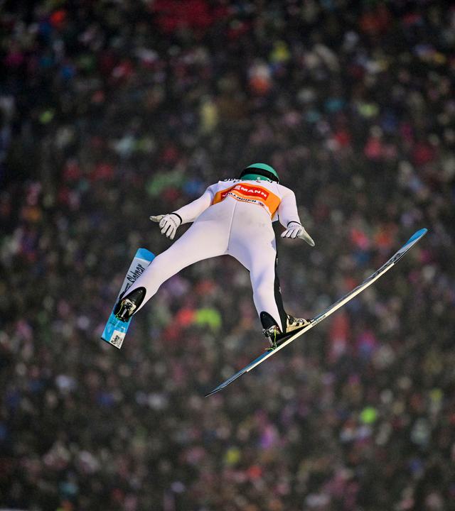 Skispringer Domen Prevc springt beim Weltcup in Wilingen