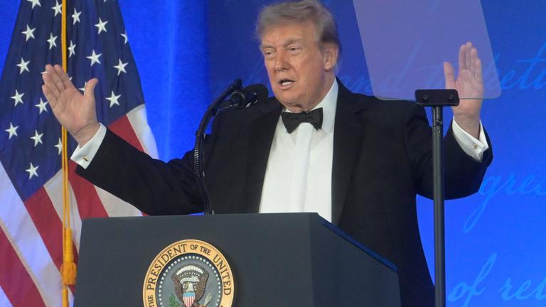 Präsident Donald Trump spricht beim Abendessen der White House Correspondents' Association.