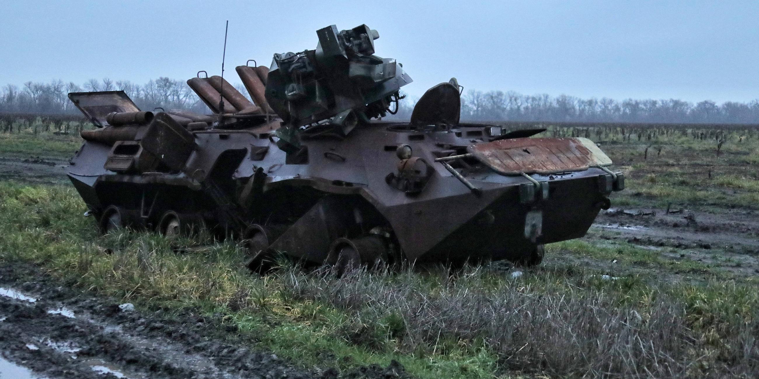 Ein zerstörter russischer Panzer