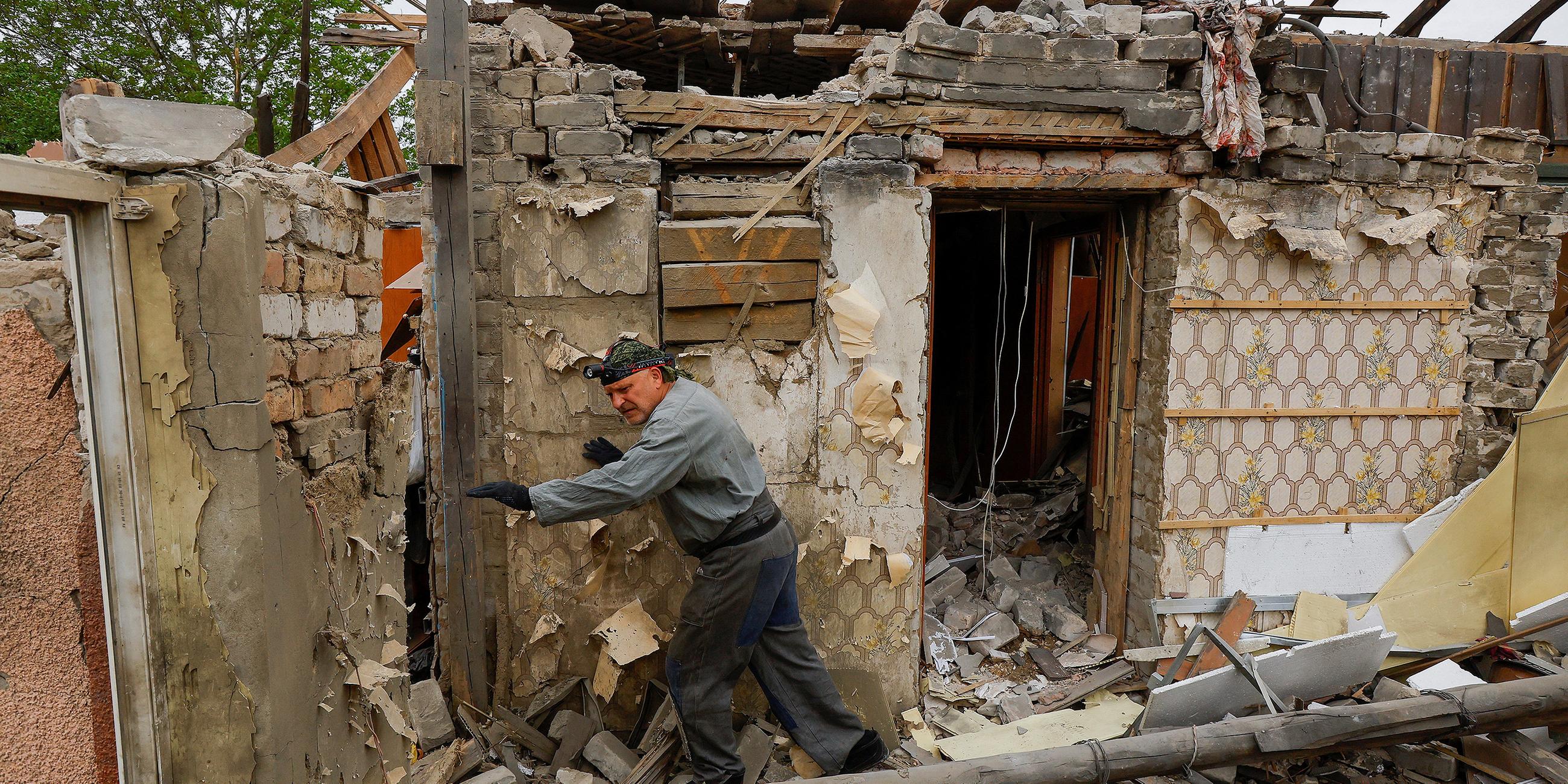 Zerstörtes Haus in der Region Donezk