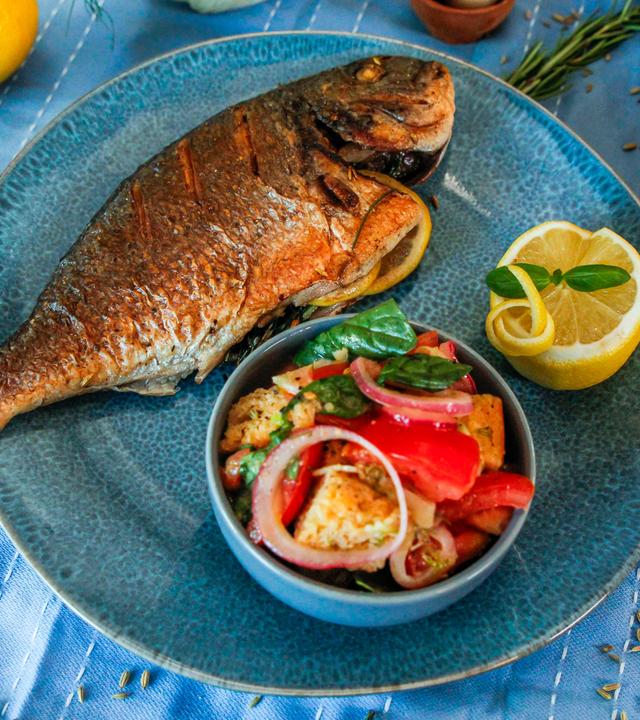 Dorade mit Panzanella  