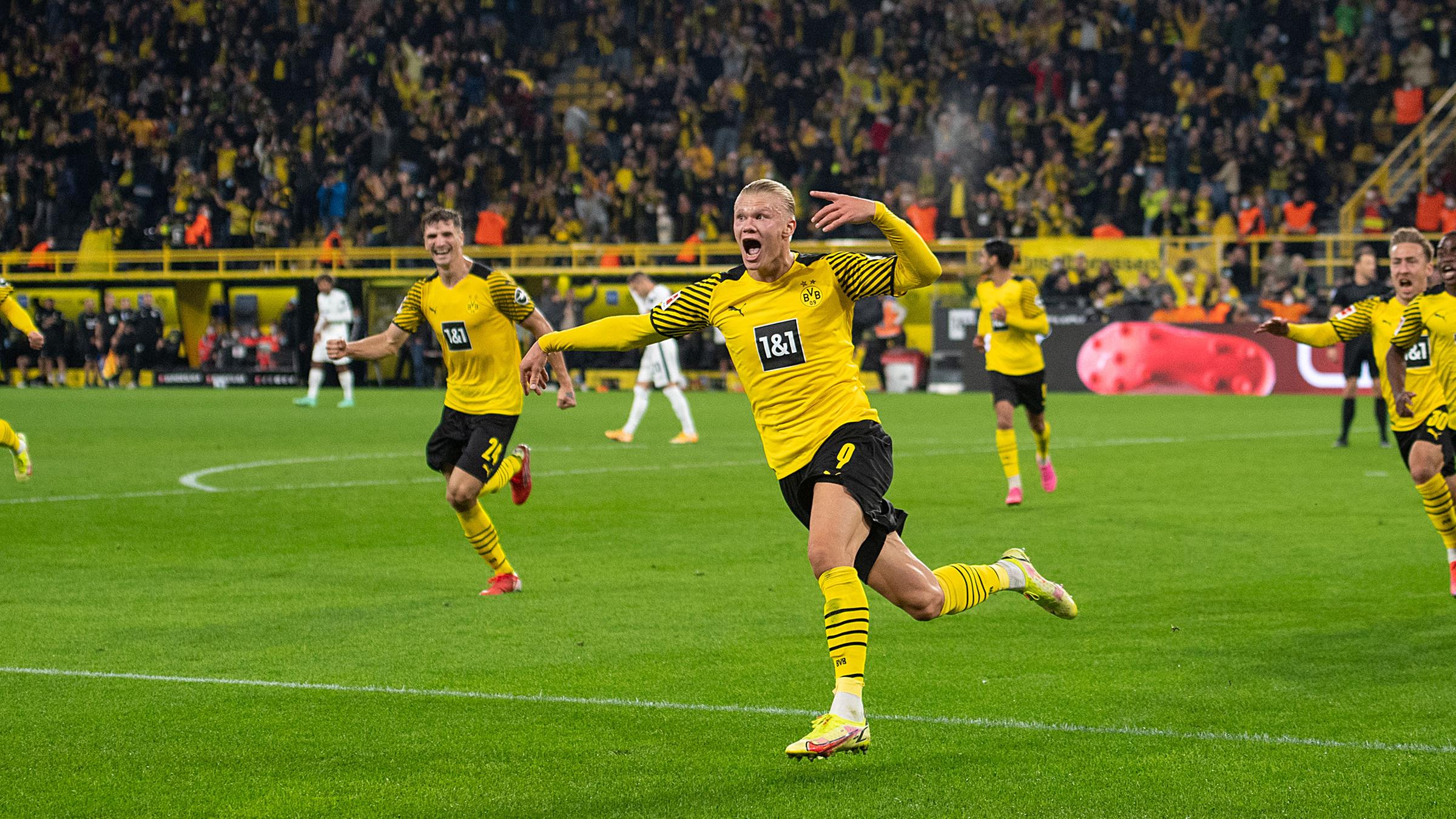 27.08.2021, Nordrhein-Westfalen, Dortmund: Fußball: Bundesliga, Borussia Dortmund - TSG 1899 Hoffenheim, 3. Spieltag, Signal Iduna Park. Dortmunds Torschütze Erling Haaland jubelt nach dem Treffer zum 3:2.