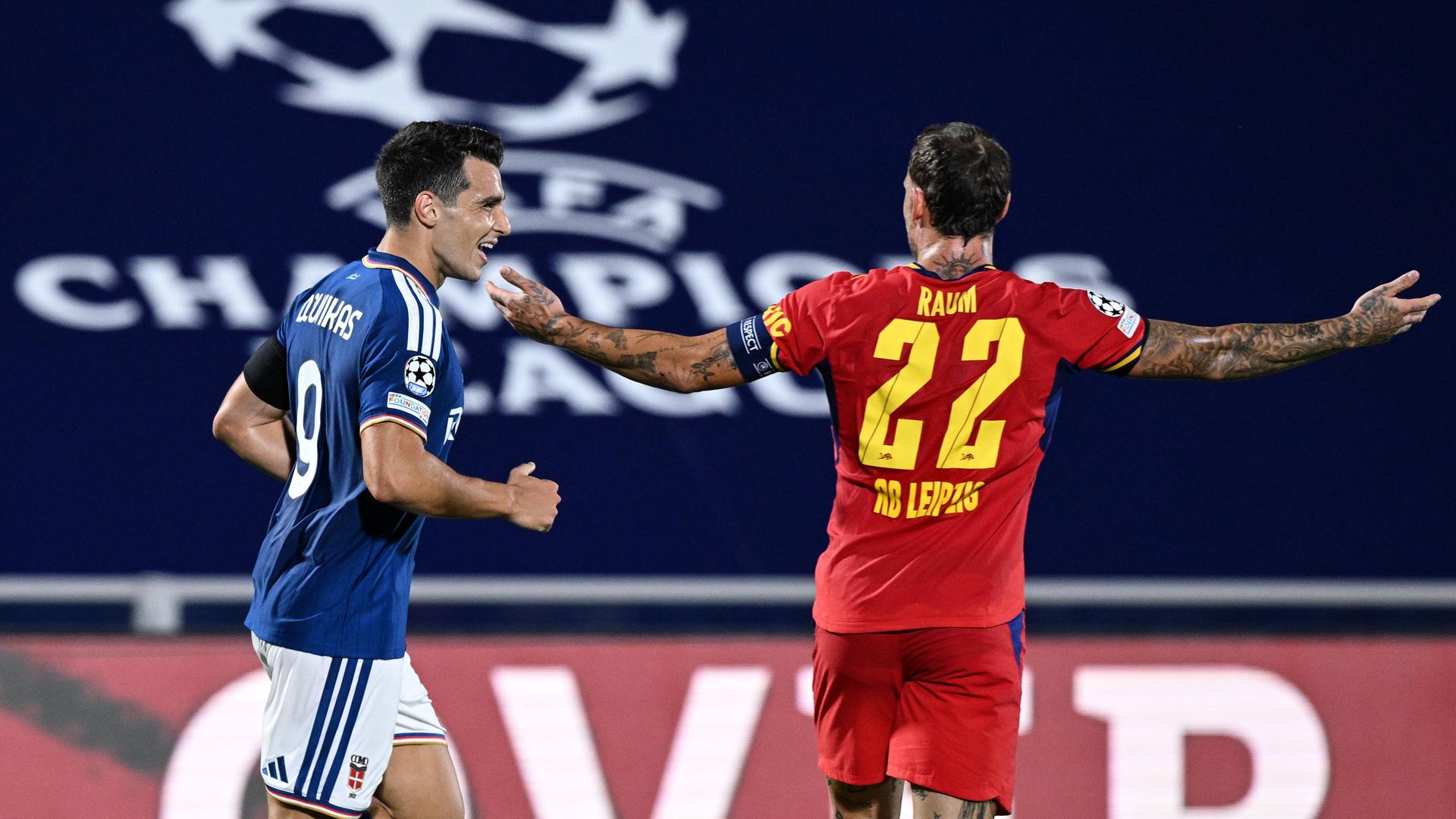 Der griechische Stürmer Anastasios Douvikas jubelt nach seinem Treffer zum 2:0 gegen RB Leipzig