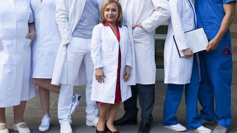 ChrisTine Urspruch als kleinwüchsige Kinderärztin Dr. Valerie Klein