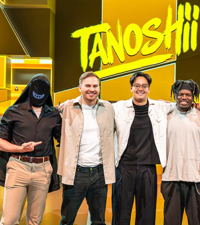 Tanoshii: DrawingLikeASir, Ohara, Raafey, Sergio und Jaydred stehen im Tanoshii-Studio.