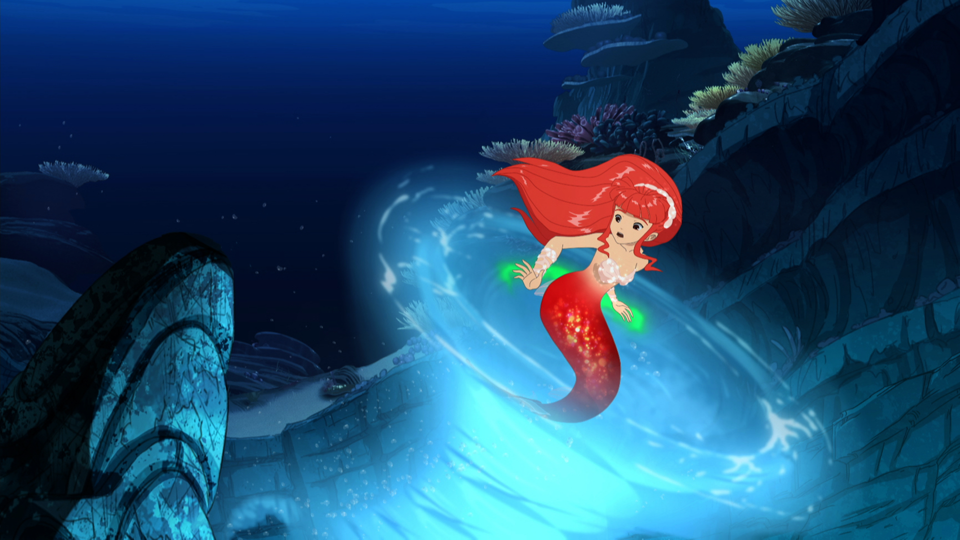 Rikki wird unter Wasser in einen magischen Wasserstrudel gezogen. Der Strudel leuchtet strahlend hellblau.