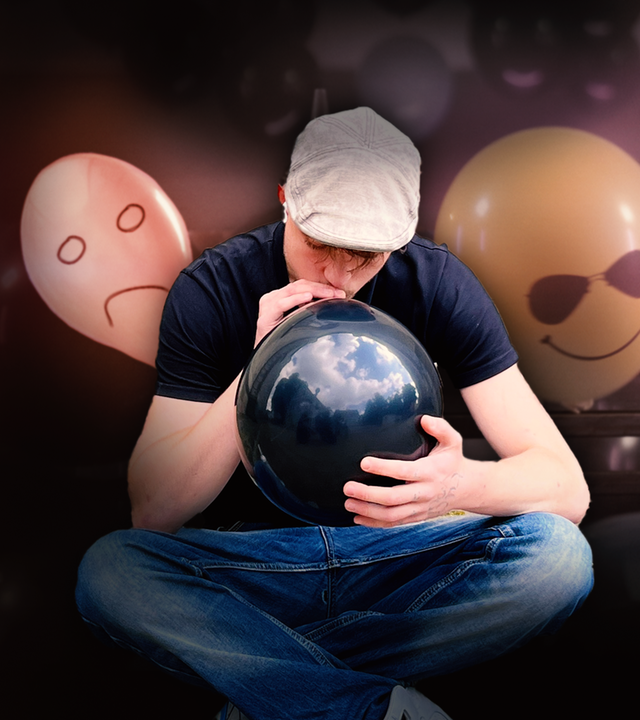 Montage: Links saugt ein junger Mann an einem Luftballon, rechts der Rapper Mufasa069